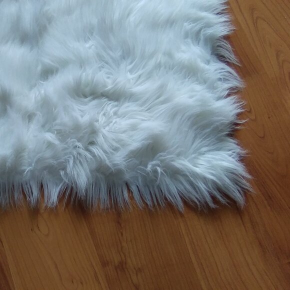 Plush FAUX FUR Rug - Picture 2 of 6